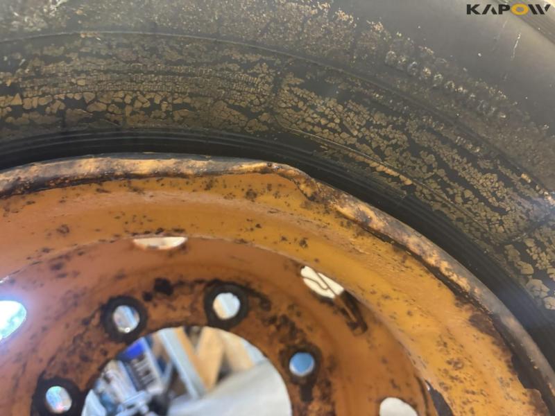 Wagon wheel 265/70-19.5 17