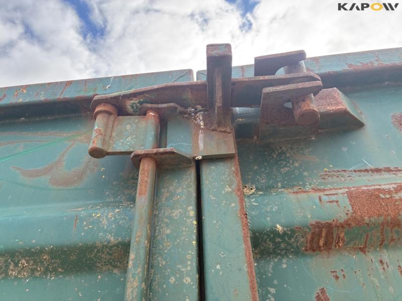 Volume container for hook and wire 19