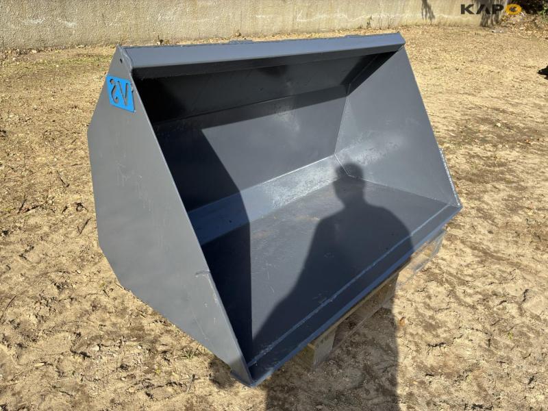 Volume bucket with Weidemann hitch 3