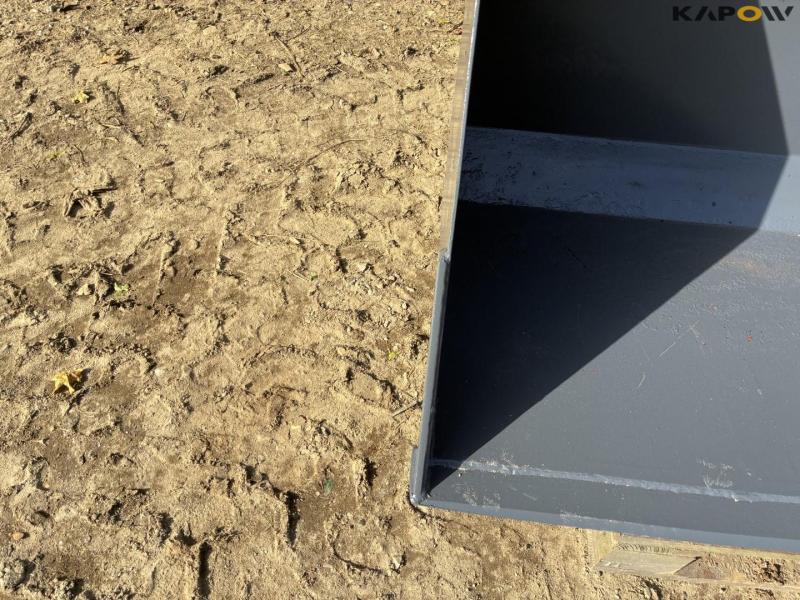 Volume bucket with Weidemann hitch 13
