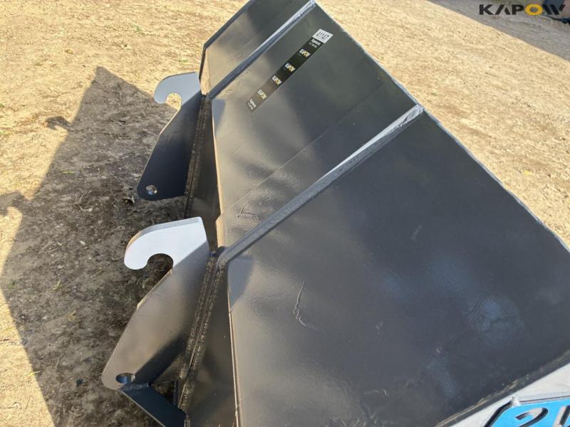 Volume bucket with Weidemann hitch 16