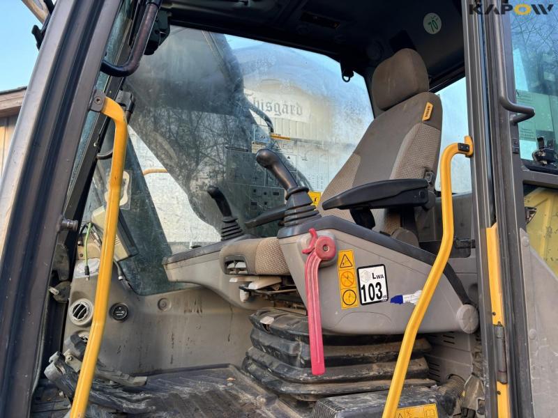 Volvo EC250DL excavator 40