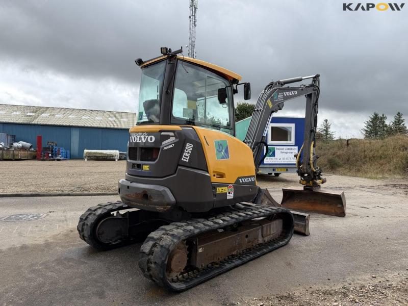 Volvo ECR50D excavator with rotary tilt 5