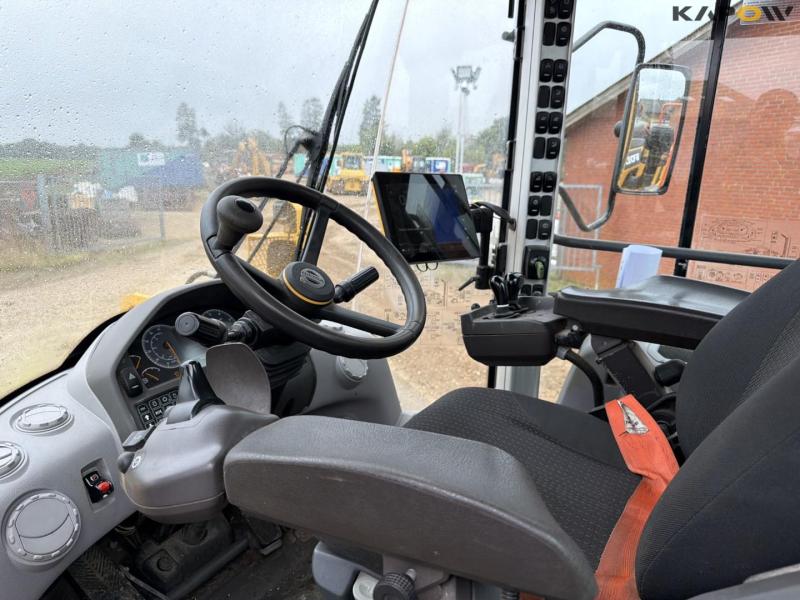 Volvo L110H wheel loader 40