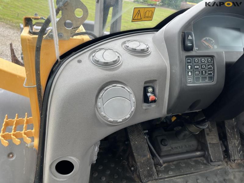 Volvo L90G wheel loader 38