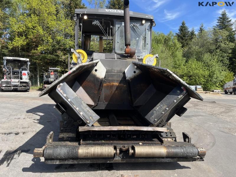Volvo P7820C asphalt paver 2