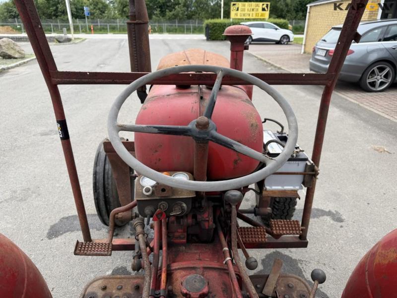 Volvo tractor 23
