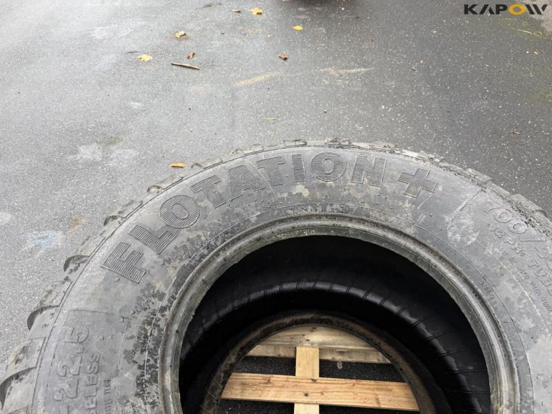 Vredestein 700/45-R22.5 tires 8