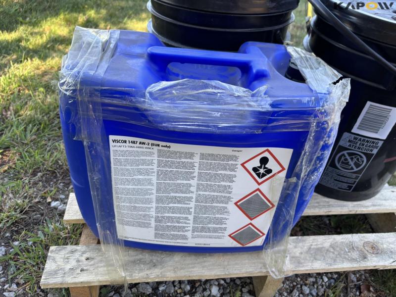 Vultrex grease and calibration liquid 6