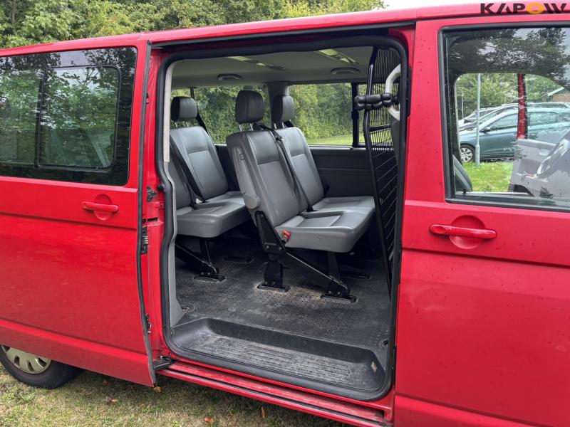 VW Caravelle 2.5 TDI 130 Hp 9-person bus 76