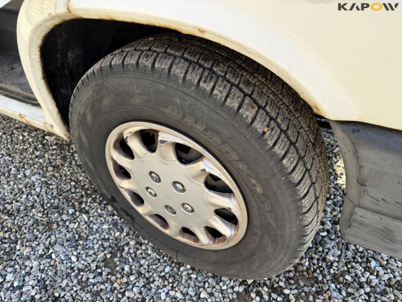 VW Caravelle passenger car 32