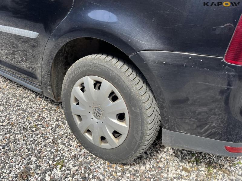 VW Touran 1.6 passenger car 16