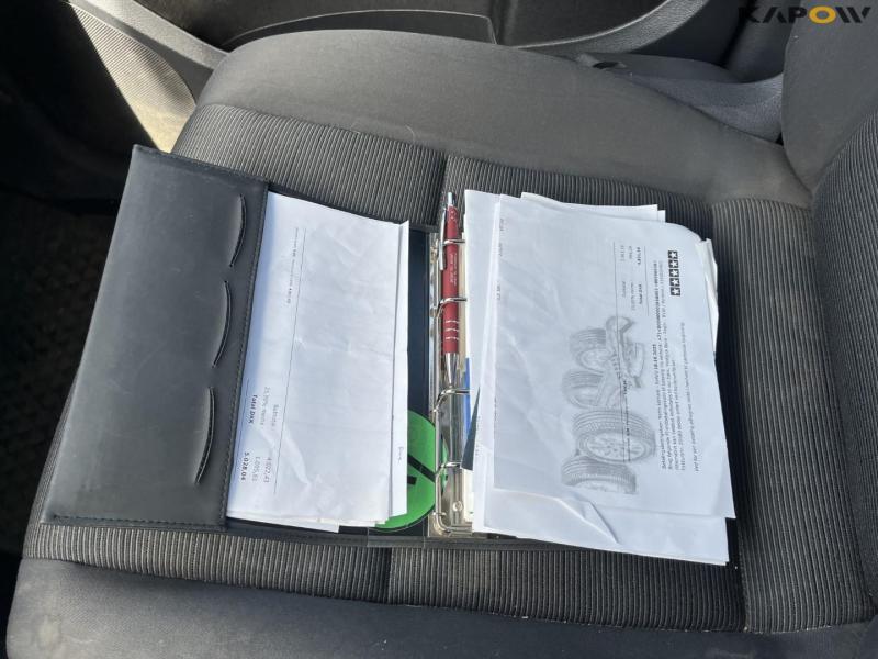 VW Touran 1.6 passenger car 24