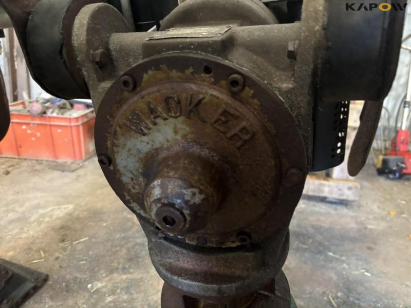 Wacker Earthworm 8