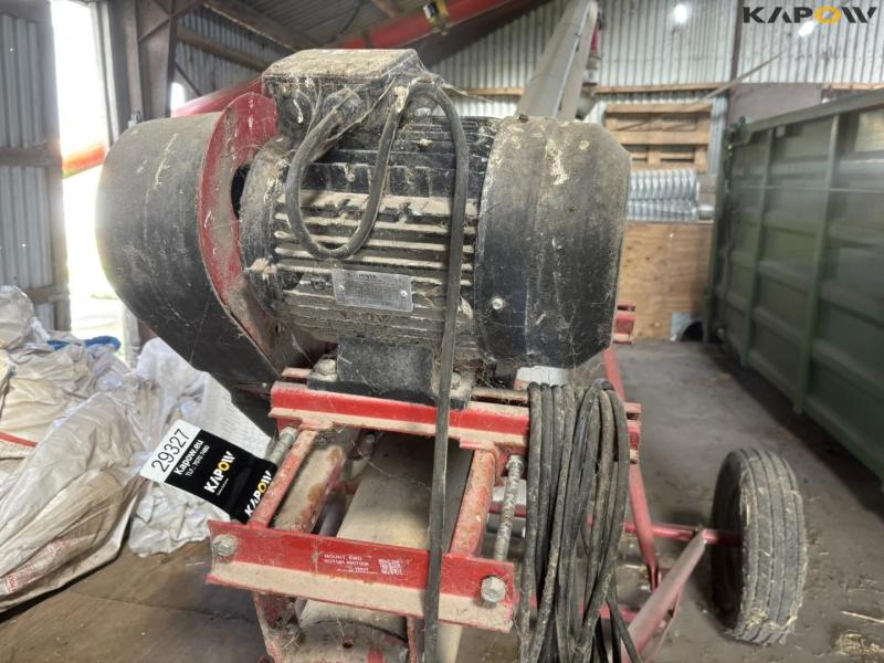 Westfield WR 80-26 grain auger 16