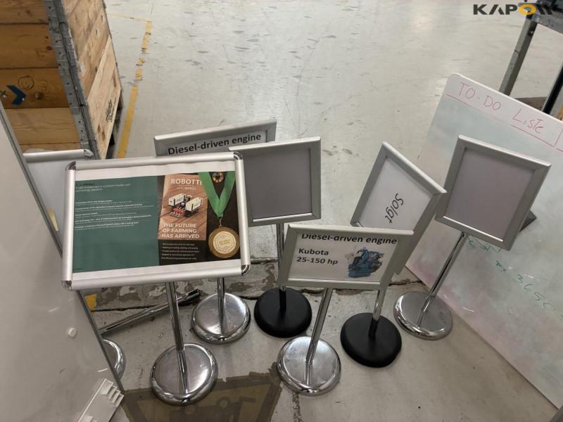 Whiteboards and signs 4