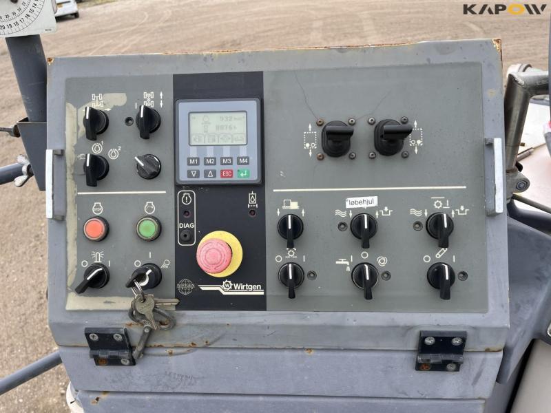 Wirtgen W 50 DC asphalt cutter with conveyor belt 29