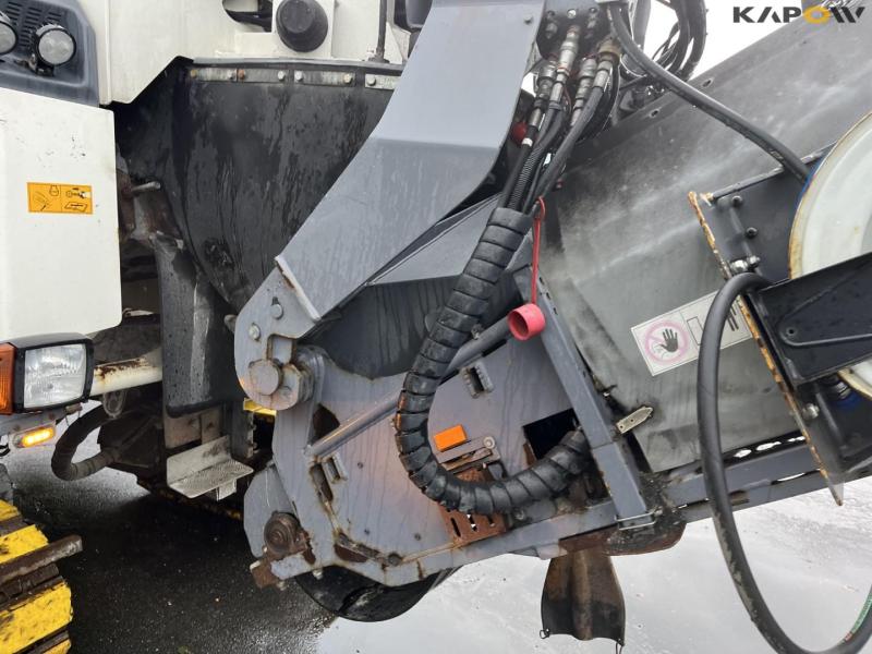 Wirtgen W100 CFI asphalt cutter with conveyor belt 22