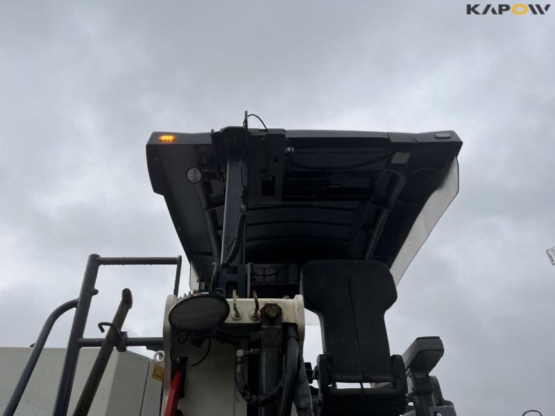 Wirtgen W100 CFI asphalt cutter with conveyor belt 32