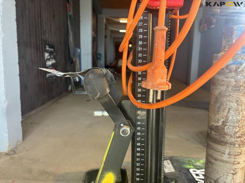 Worker core drilling machine with equipment 14