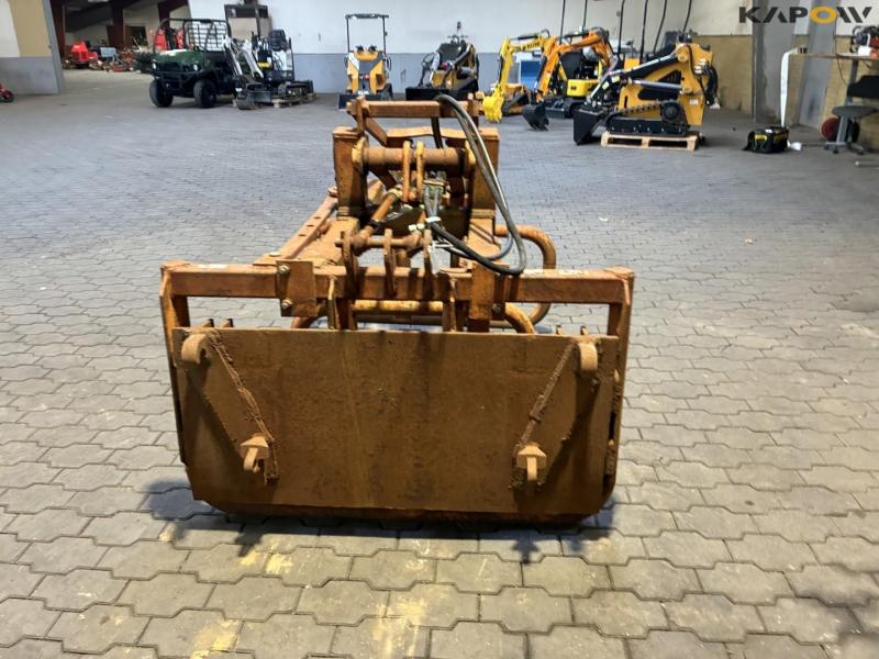 Wrap bale clamp with Euro hitch 5