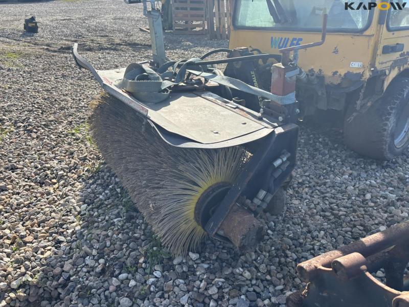 Wulff 400 tool carrier with broom 9