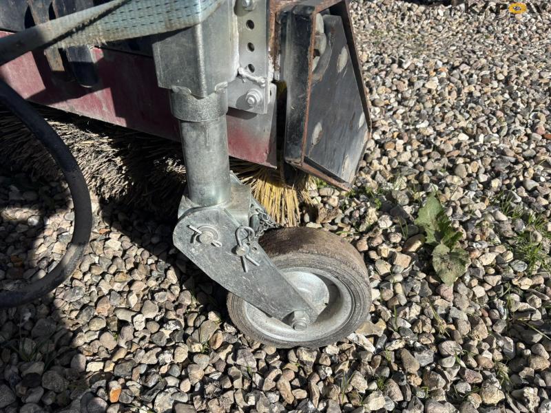 Wulff 400 tool carrier with broom 15
