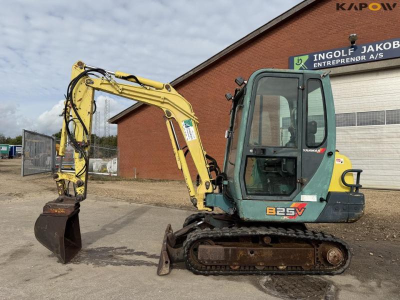 Yanmar B25V mini excavator 8