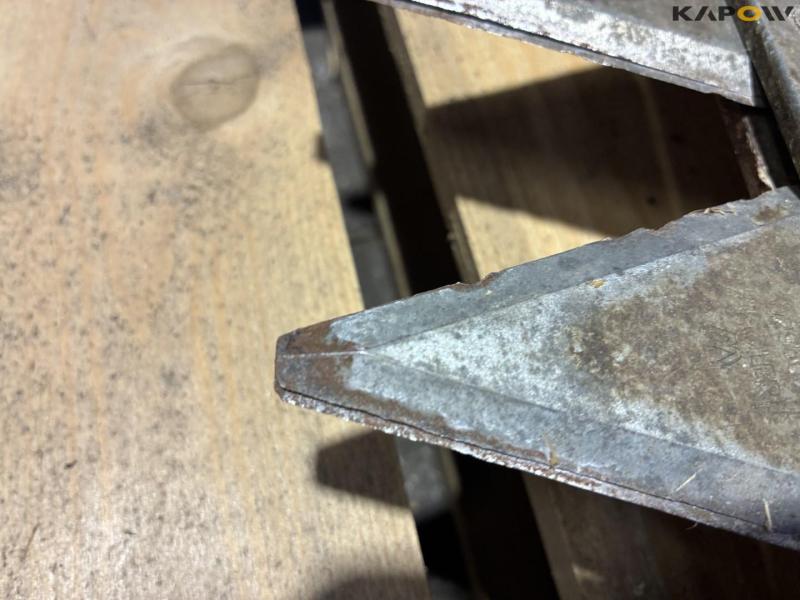 Zigler hydraulic side knife for header 15