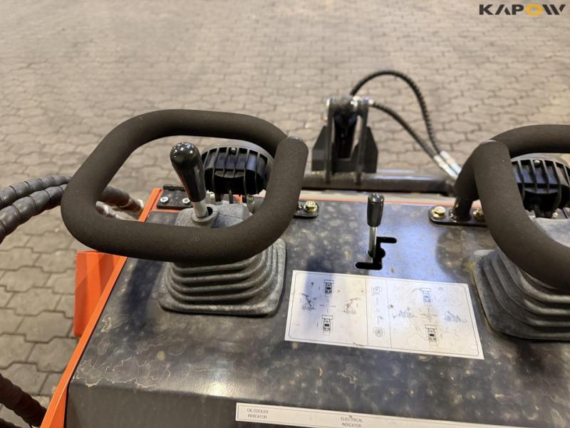 ZVOX SU-480 skid steer loader 17