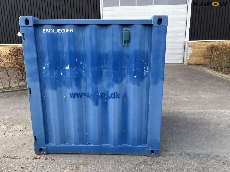 DanContainer with shelves 7