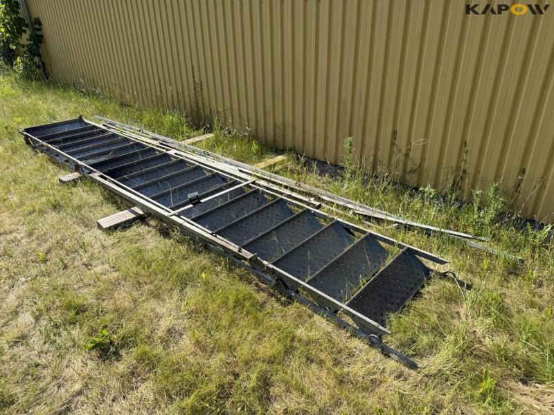 18-step ladder with handrail 1