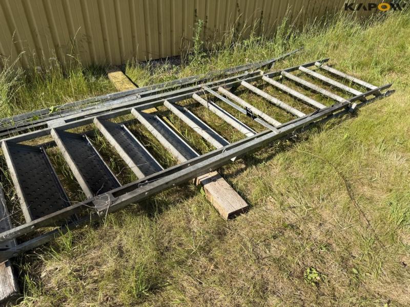18-step ladder with handrail 10