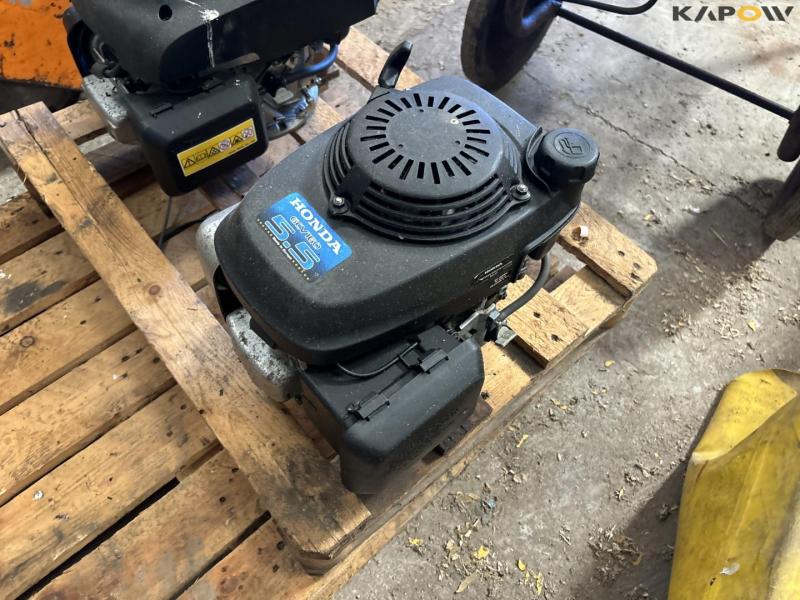 2 petrol engines 2