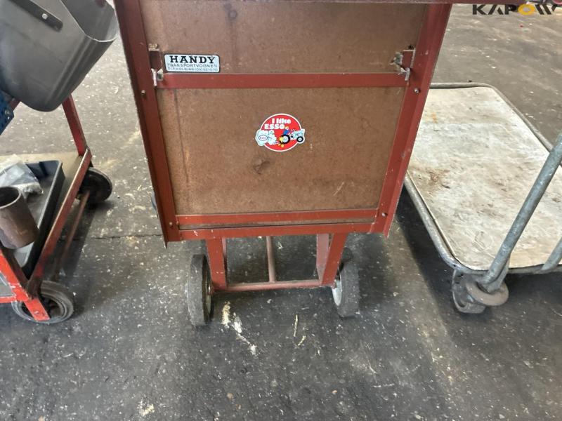3 pieces of trolley with contents 30