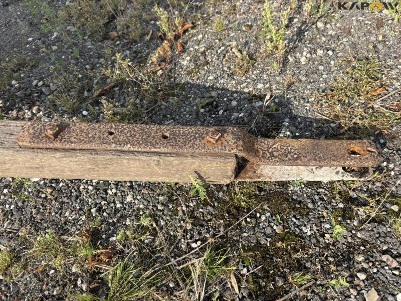 4 wheeled carriage 8