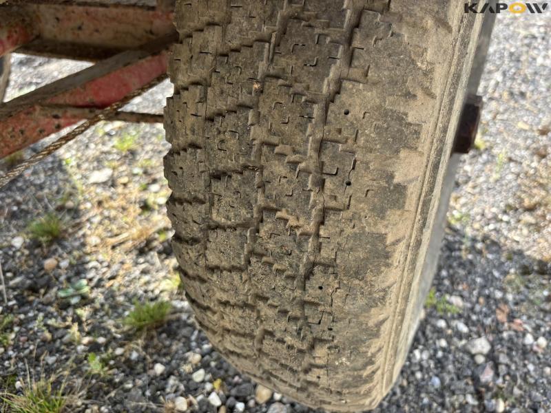 4 wheeled carriage 27