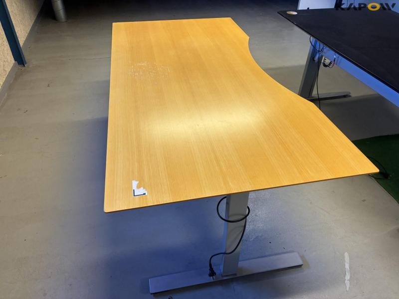 4 pcs. Raise/lower tables 23