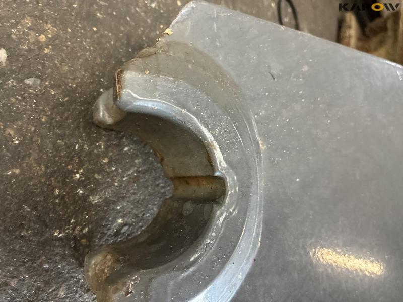 Ålö front loader bracket for MF8737 17