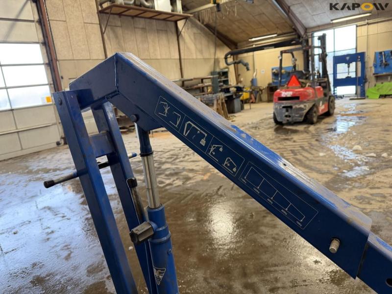 AC workshop crane 16