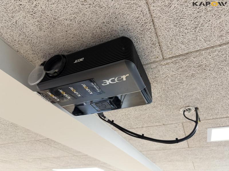 Acer projectors and chargers 1