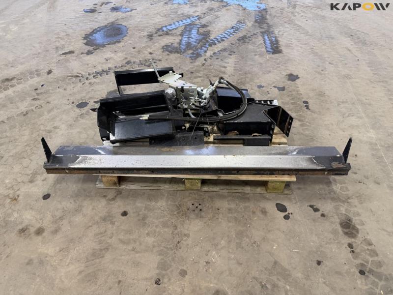 Adapter from Claas for John Deere picking table 6