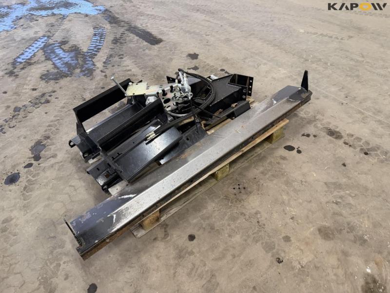 Adapter from Claas for John Deere picking table 7