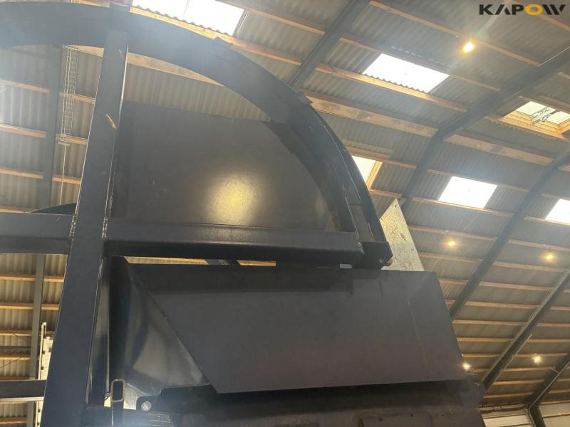 Waste shredder with box of lumber 6