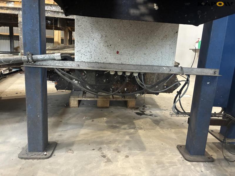 Waste shredder with box of lumber 38