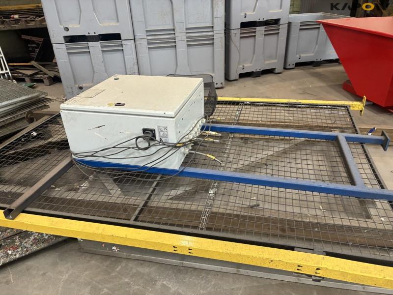 Waste shredder with box of lumber 40