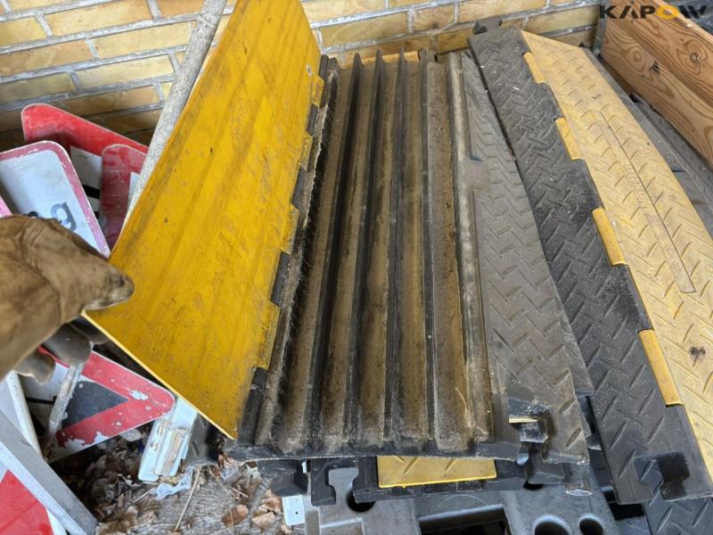 Barriers and road materials 19
