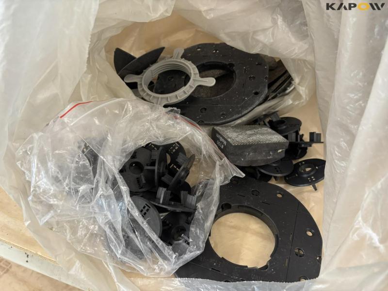 Spacers and tarpaulins 5
