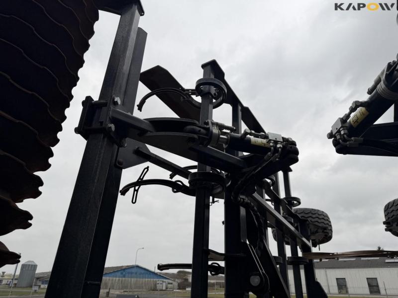 Agroland EC600 stubble harrow with soil packs 32