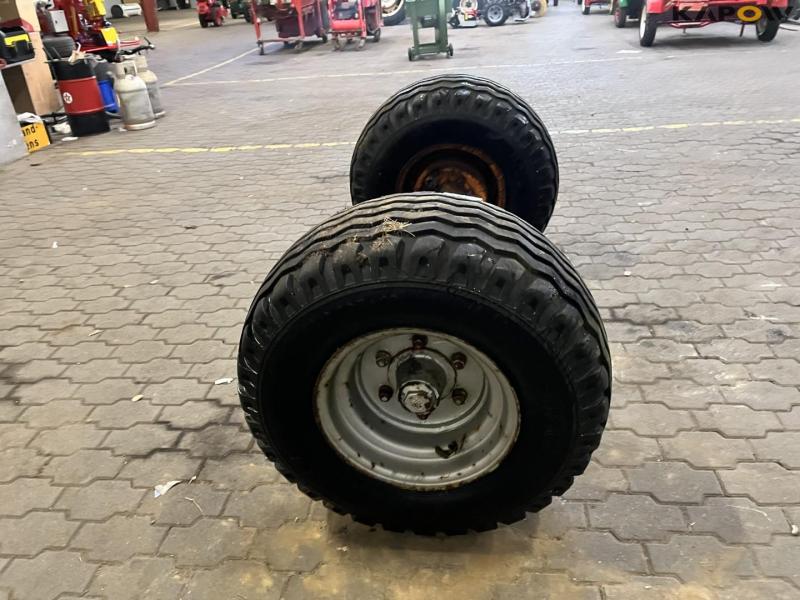 Axle with 14.0/65-16 4